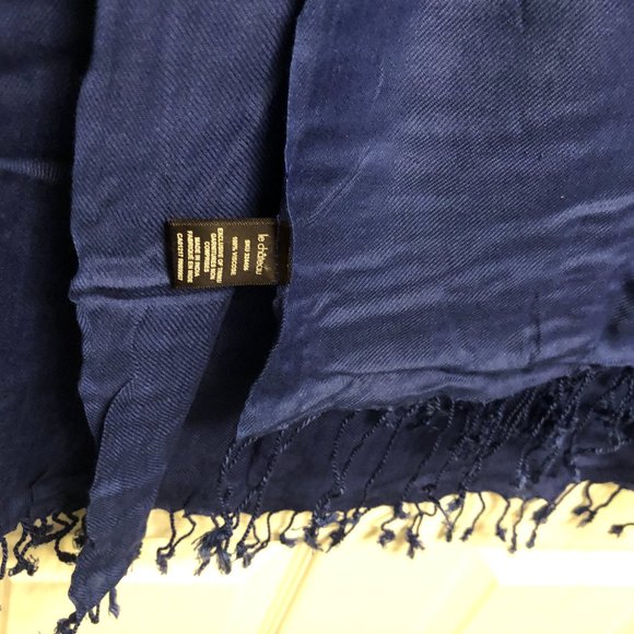 Le Chateau Shawl/Scarf/Wrap/Pashmina Style - Picture 4 of 6